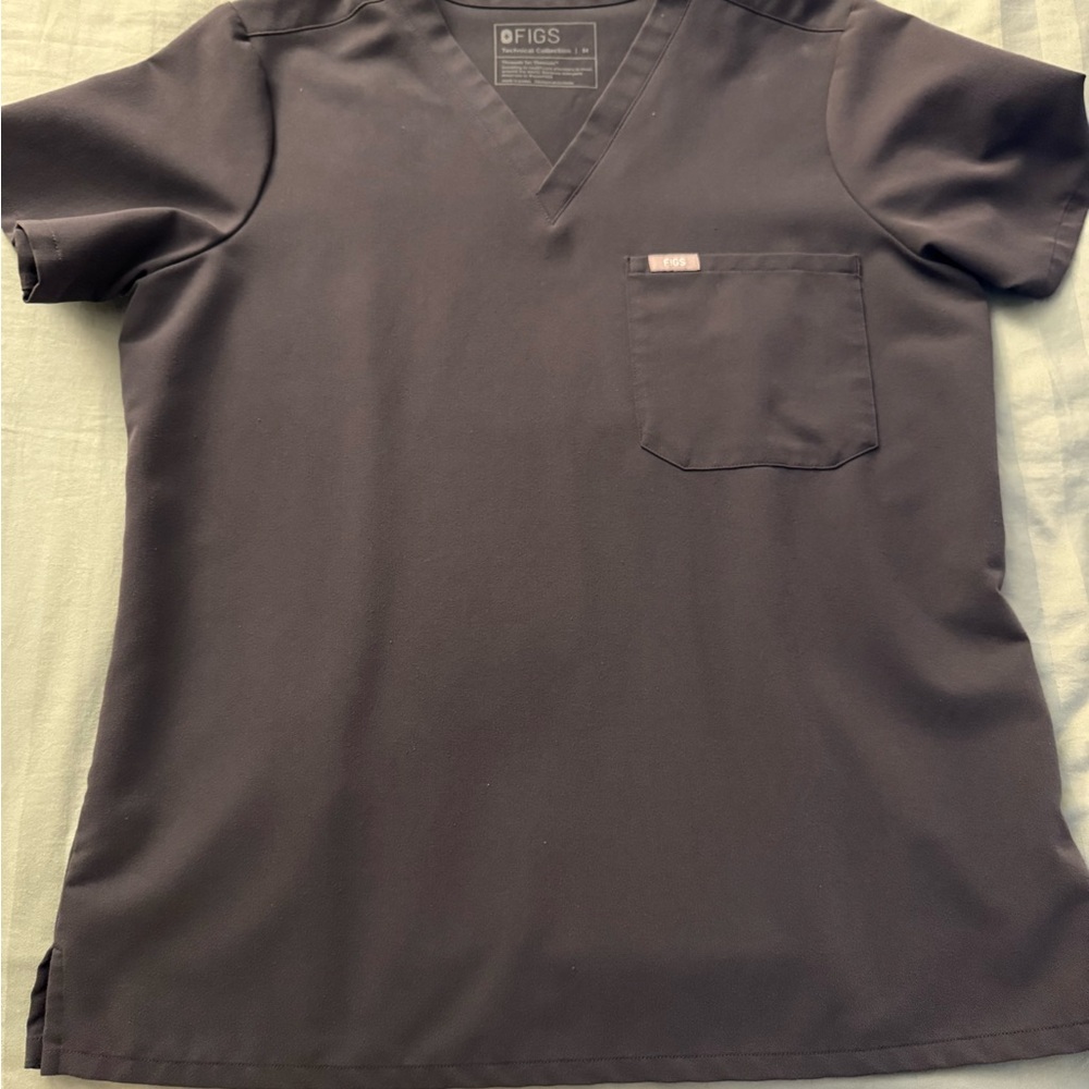 FIGS Women's Short Sleeve V-Neck Scrub Top in Black